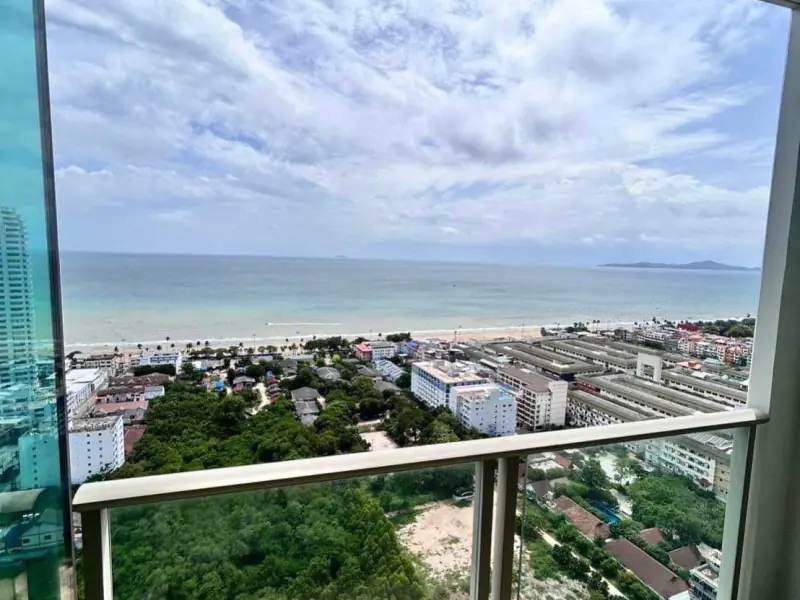 Sea view Condo For Sale At Riviera Jomtien
