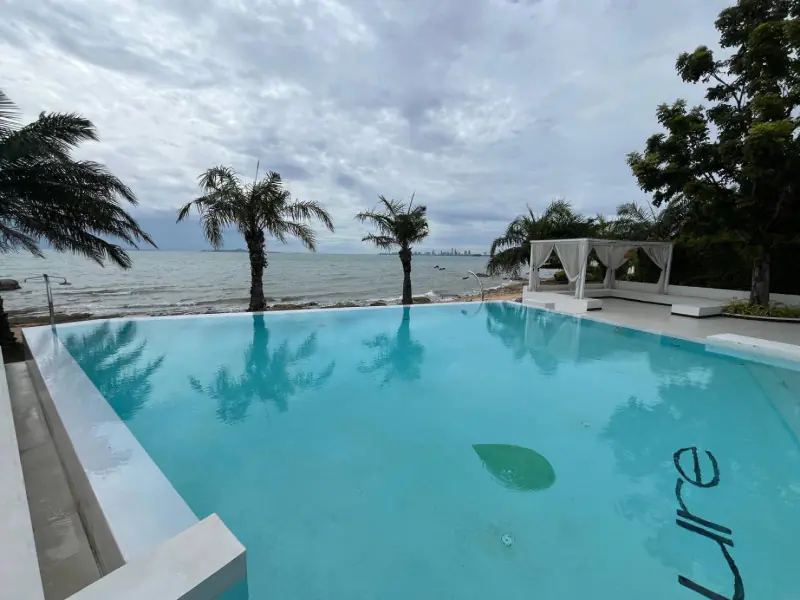 ภาพรวมของหาดพัทยาเพียวซันเซ็ทในนา จอมเทียน