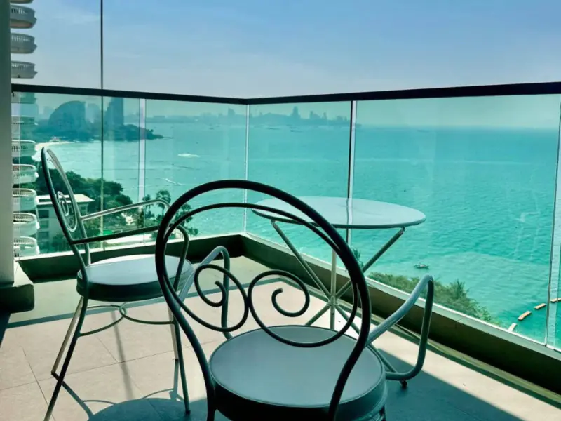 Sea View Unit for Rent at Wong Amat Tower Condo :  Rent 52,000 Baht/month for yearly lease