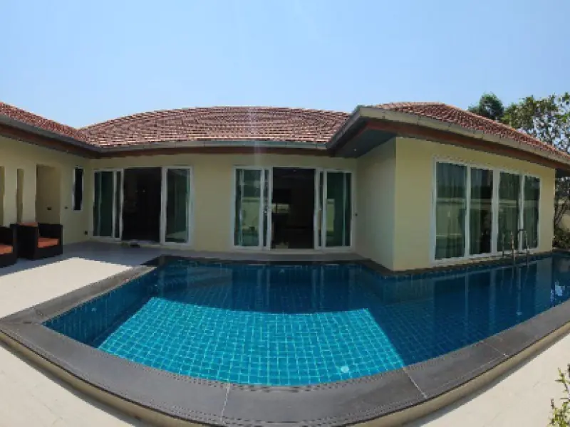 Exquise Luxe Villa met Zwembad Te Koop in Prestigieus Mabprachan!