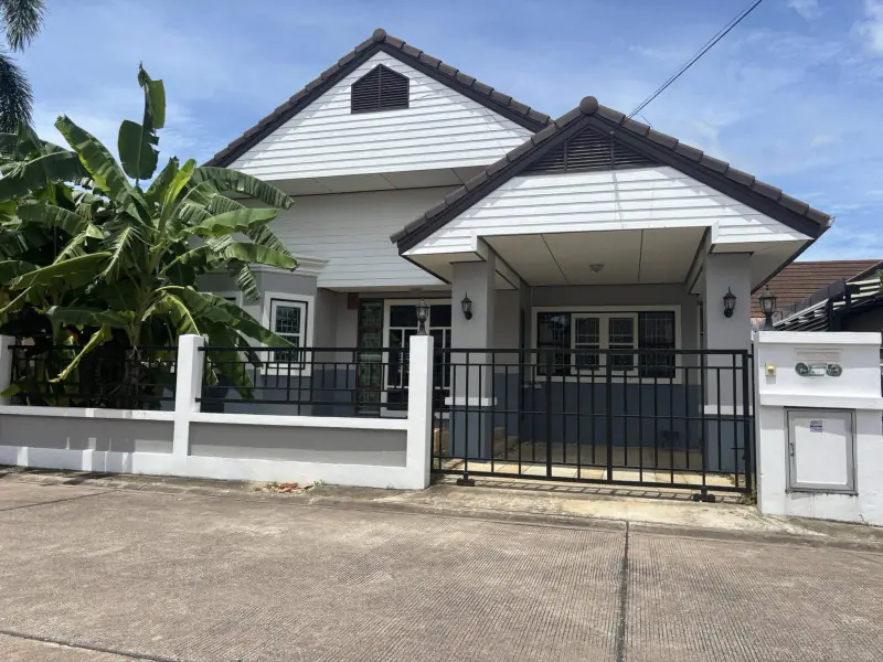 Move-In Ready Comfort – Fully Furnished Detached Home for Rent