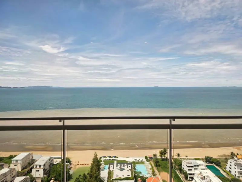 Strandblick von den Höhen - Veranda Residence Pattaya