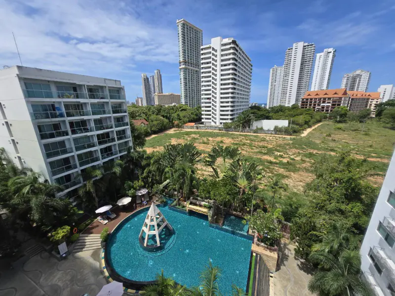 Tranquil Yet Connected on a Big Space @Club Royal, Naklua