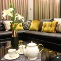 Attractive City Center Condo! thumbnail