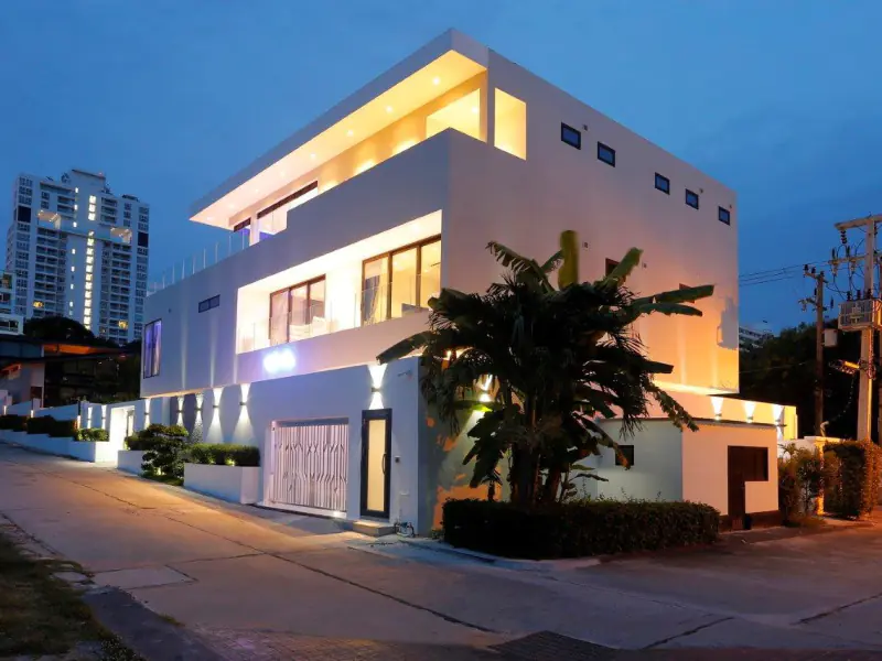 Moderne Luxusvilla zu verkaufen in Pratumnak, Pattaya