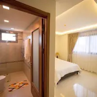 2 bedrooms Condo For Sale at Club Royal thumbnail