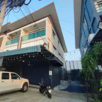 ขายอาคารพาณิชย์ 4 แห่งพร้อมธุรกิจที่โป่ง (ทะเลสาบมาบประชัน) thumbnail