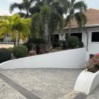 Luxuriöse Poolvilla zu verkaufen in Jomtien thumbnail