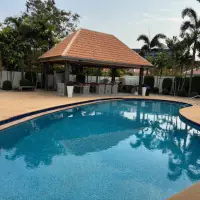 Luxuriöse Poolvilla zu verkaufen in Jomtien thumbnail