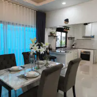 Live or Work: Renovated Three-Story House with Mixed-Use Potential thumbnail