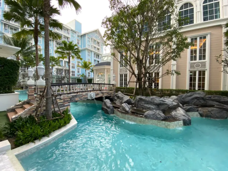 Pool Access Living - Grand Florida Beachfront Condo