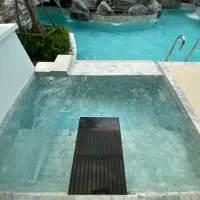 Pool Access Living - Grand Florida Beachfront Condo thumbnail