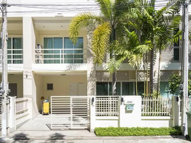 Nice 3 Bedroom Town House In The Meadows East Pattaya