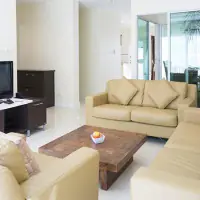 Nice 3 Bedroom Town House In The Meadows East Pattaya thumbnail