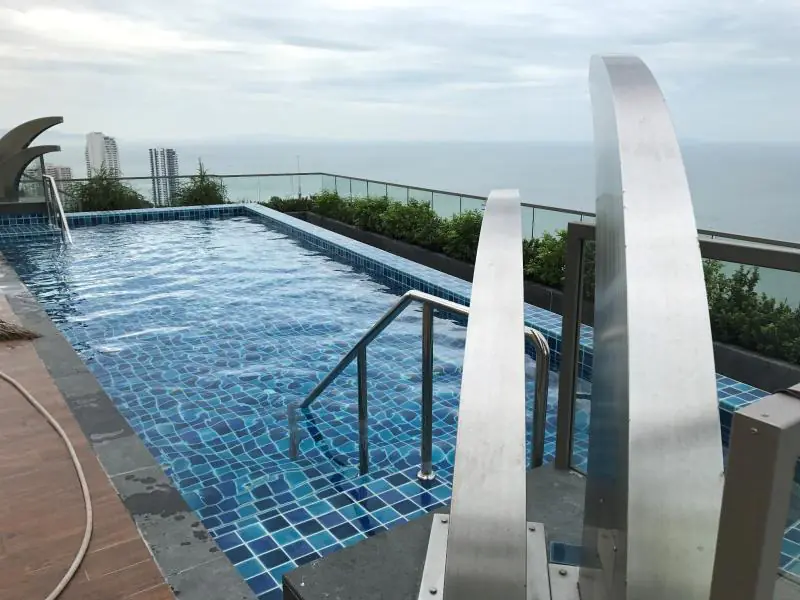 1 Bed Sea View Condo For Sale or rent In The Peak Towers Pratamnak