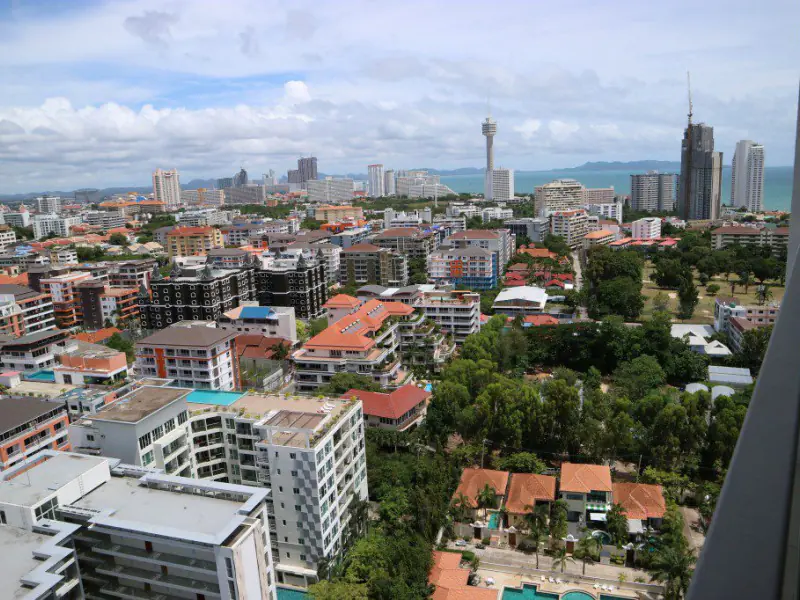 Studio condo for sale The Peak Towers  Pratumnuk