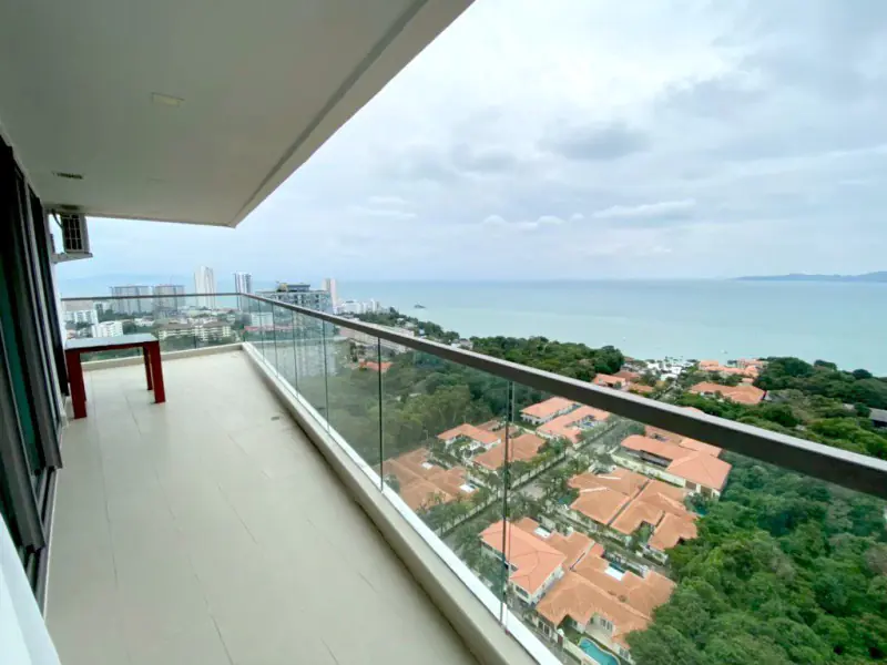 2Bedrooms condo for rent The Peak Tower
