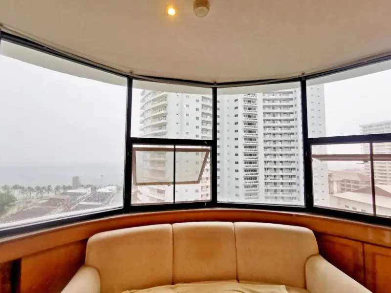 Jomtien Complex Large Condo For Sale