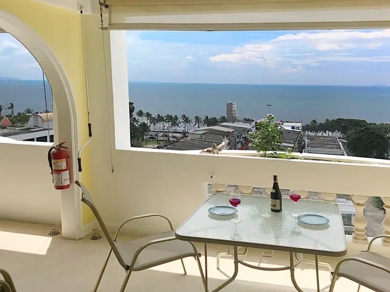 Sea view 2 bedrooms condo for rent at Jomtien complex