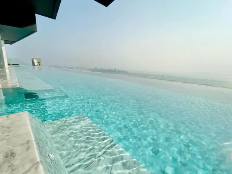 Ultra-Private High-Floor Beachfront Luxury-Arom Wongamat