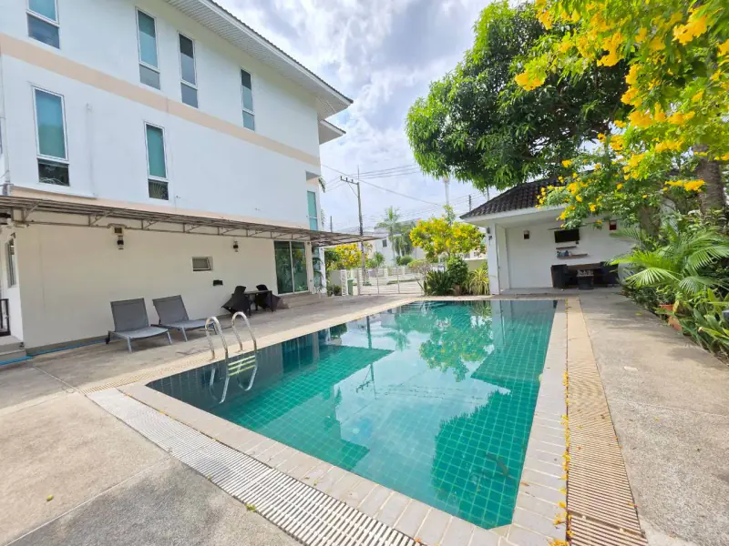 Private Family Pool Villa-The Meadows Village, Mabtato