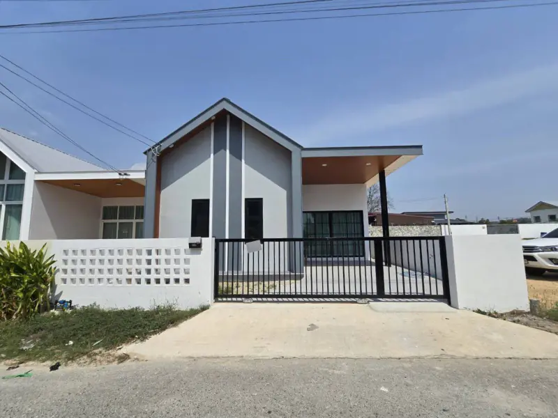 Fully Furnished Semi-Detached House - Pong, Mabprachan Area