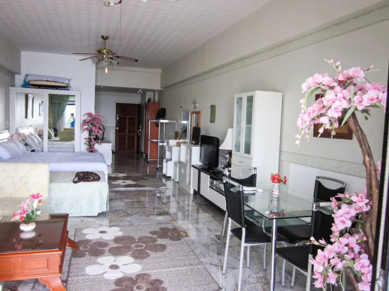 The Large Studio Unit at Jomtien Complex Condotel For Sale