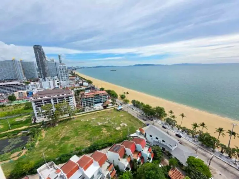 High-Floor Beachfront Condo - Cetus Jomtien