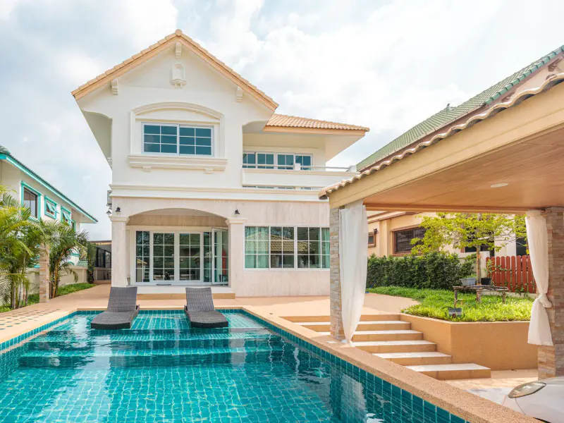 Spacious 5-Bedroom Pool Villa near Mabprachan Lake