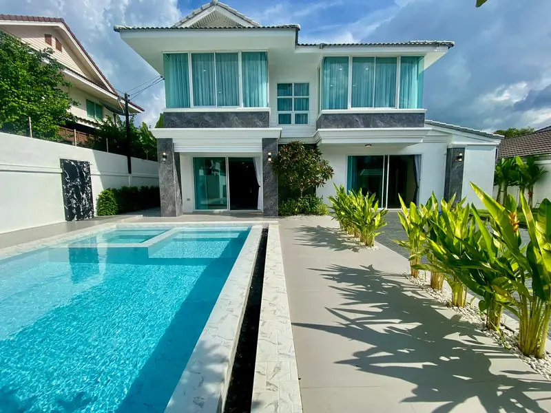 Discover spacious, modern living in this exceptional 5-bedroom,