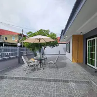 Discover relaxed lakeside living in one of East Pattaya’s most desirable residential areas with this appealing 3-bedroom thumbnail