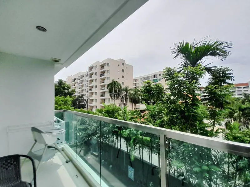 Rare large-size 2-bedroom condominium in Amazon Residence