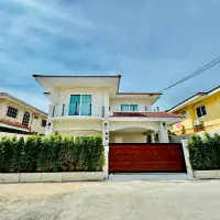 Spacious 2-storey detached house in Wonderland 2 thumbnail