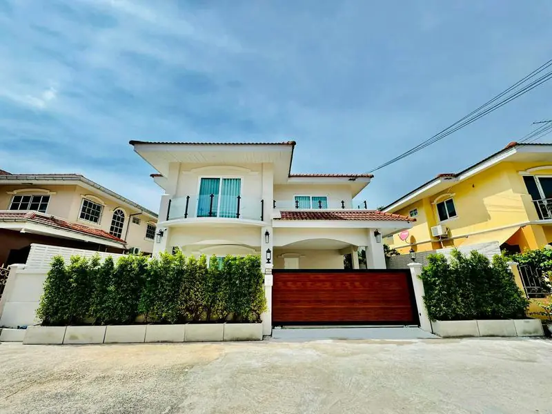 Spacious 2-storey detached house in Wonderland 2