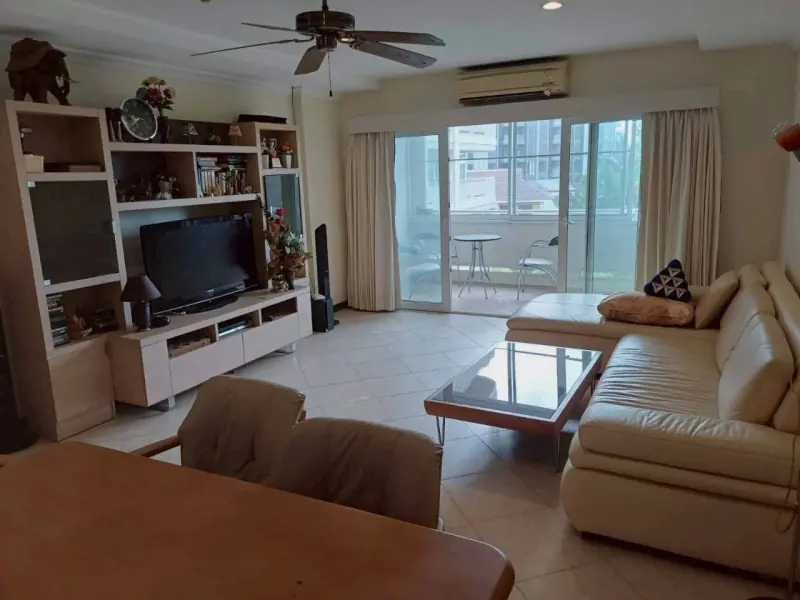 Spacious Coastal Living Comfortable low-floor condominium