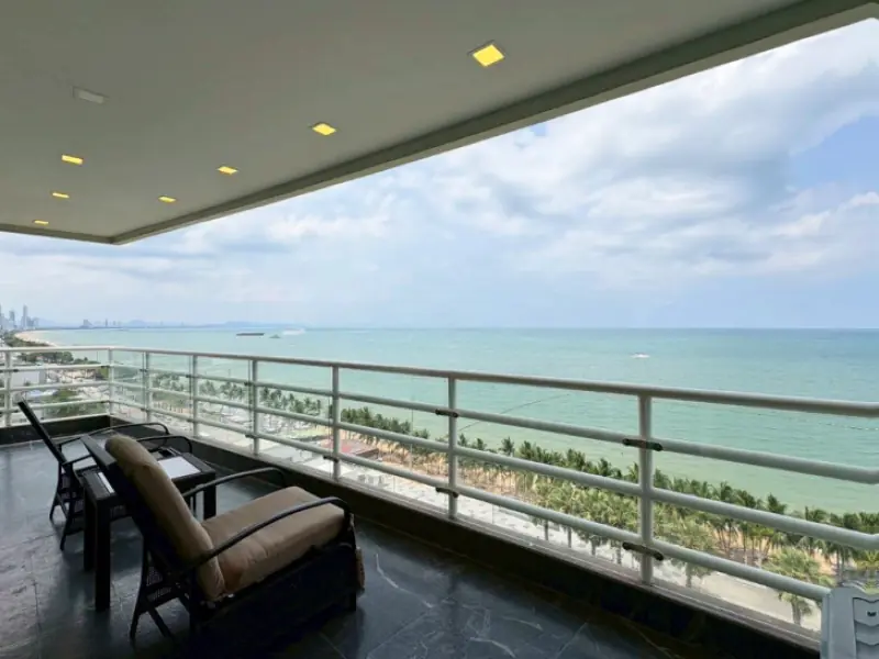 Beautifully renovated beachfront residence in View Talay 7