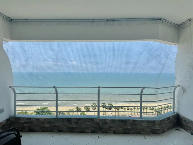 Enjoy panoramic sea views and a prime beachfront lifestyle in Metro Jomtien Condotel