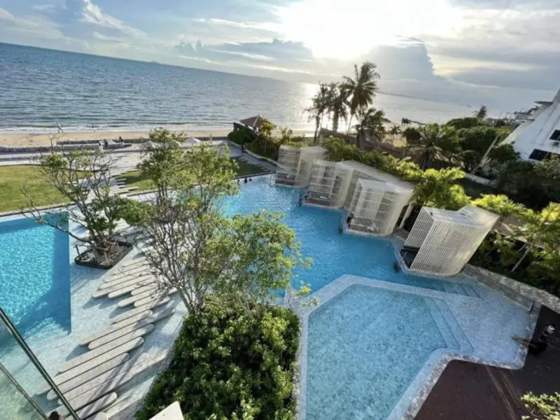 Well-appointed high-floor condominium in Jomtien Beach