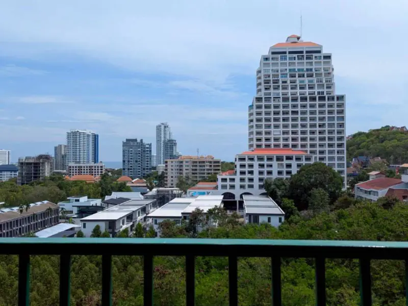 Discover easy coastal living in this well-positioned 39 sqm condo at   Sombat Condoview