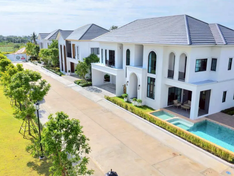 Experience contemporary family living at The Palm Grandio's
