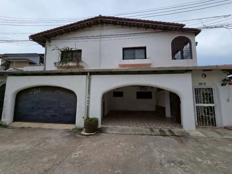 Enjoy comfortable family living in this beautifully presented home at Palm Spring Village
