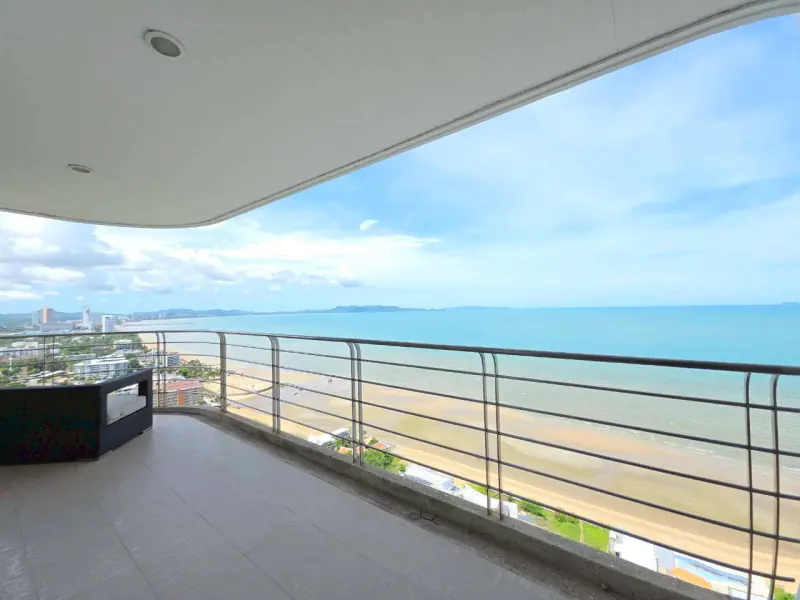Experience exceptional beachfront living in this stunning high-floor residence at The Residence at Dream Pattaya
