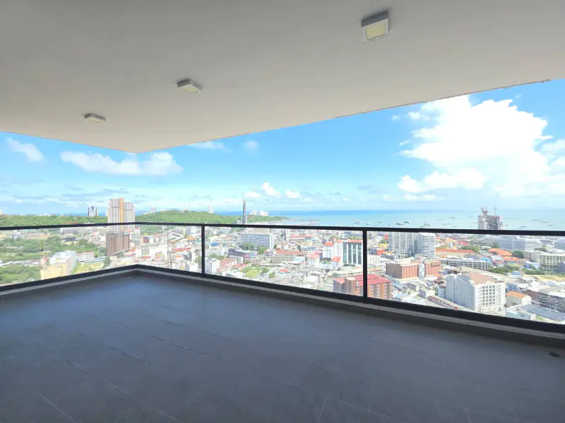 Luxury High Rise Condominium for Sale In Pattaya