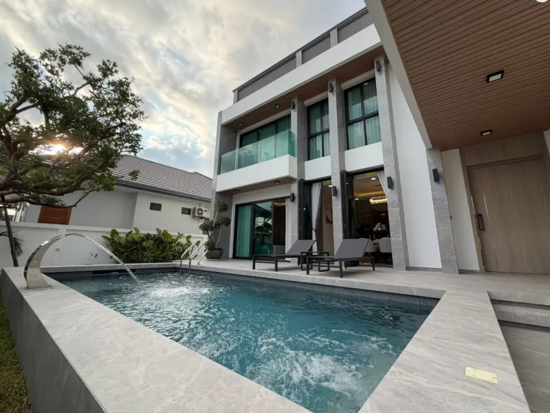 Brand-new luxury pool villa located in the highly desirable Siam Country Club area
