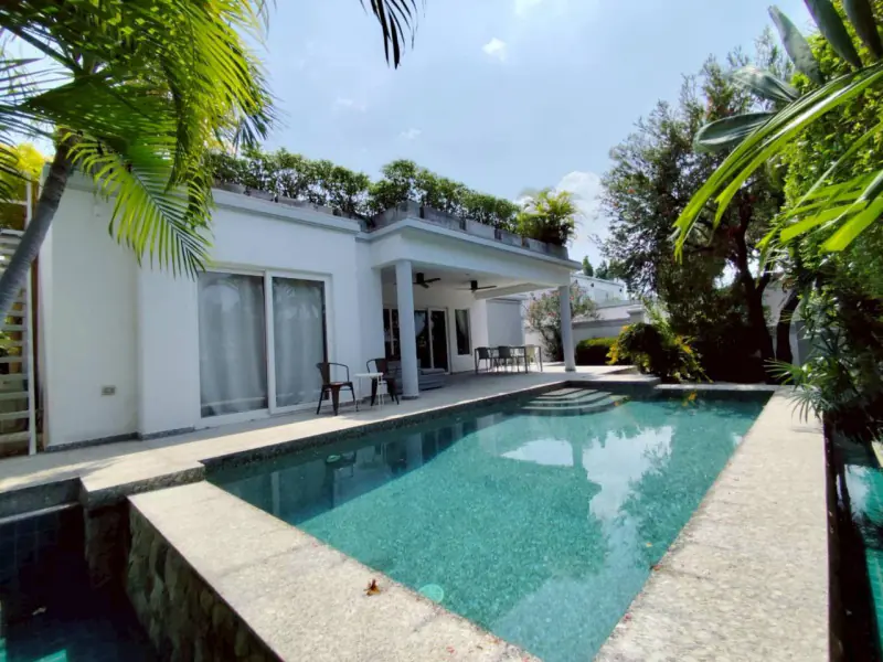 Enjoy luxury living in the prestigious Siam Royal View