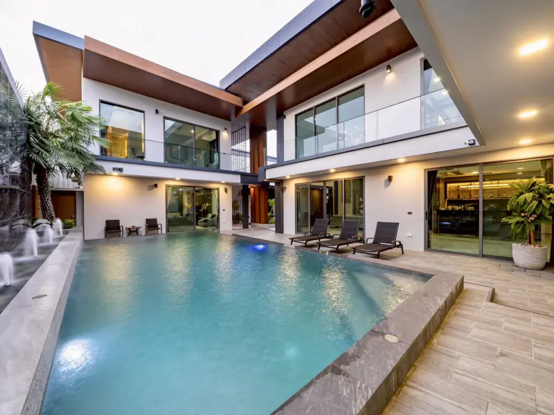 Luxury Pool Villa For Sale in East Pattaya