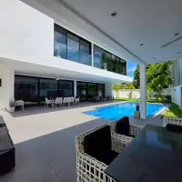Beeindruckende Luxus-Poolvilla in Pratumnak, Pattaya thumbnail
