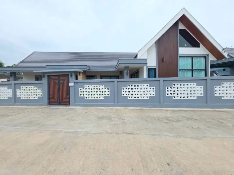 Modern Corner House for sale in Rong Poh