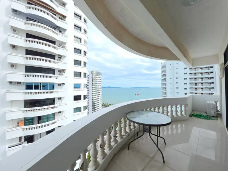 Enjoy exceptional space and comfort in this oversized residence at Jomtien Complex Condotel
