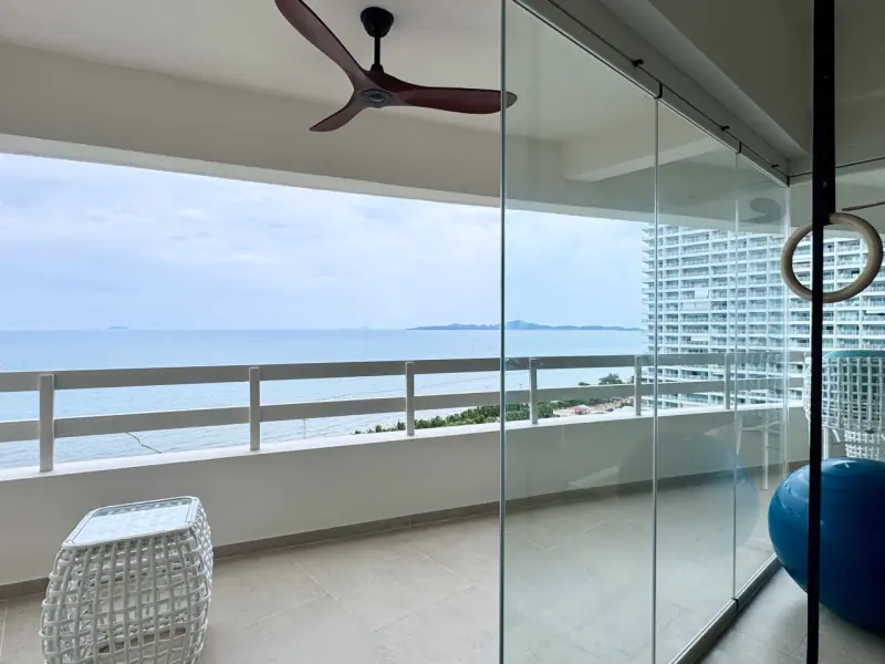 Newly renovated oversized studio at Jomtien Plaza Condotel